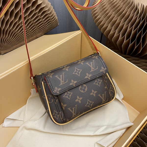 ルイヴィトンバッグ背面デザイン